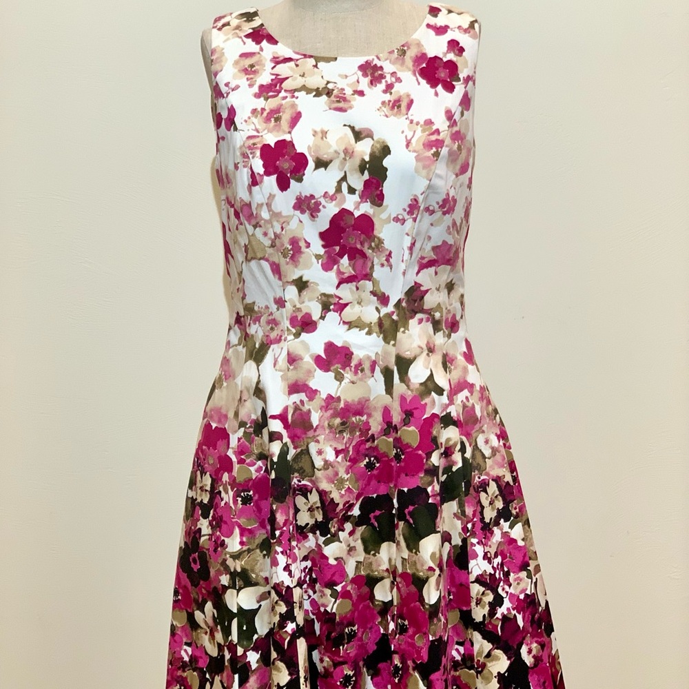 🌺White House Black Market Floral Fit & Flare